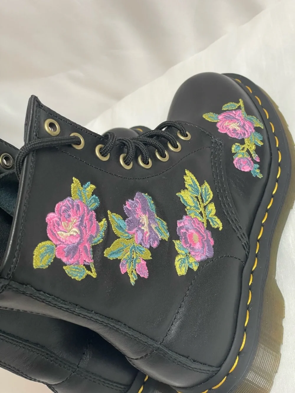 Dr. Martens 1460 Vonda  Black Lace-Up Boots Floral Embroidery US 6 L Big Girl